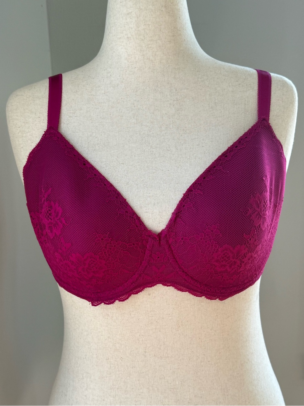 Victoria’s Secret Lace Underwire Bra - Magenta 36DD